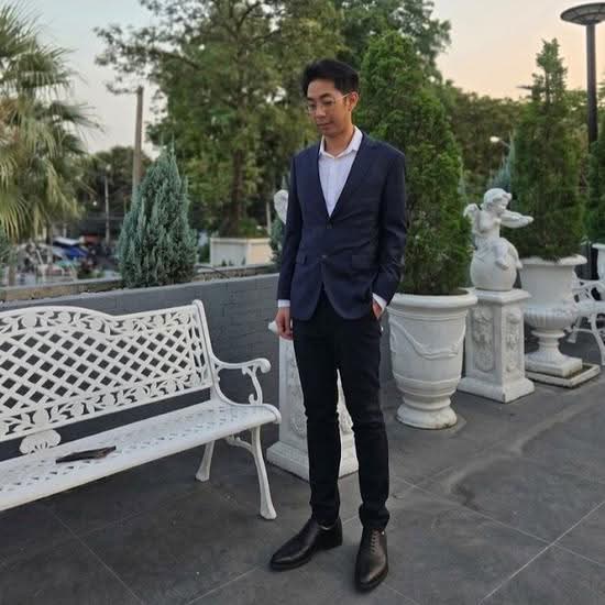 ตรีโรจน์ ขันชะลีย์ดำรงกุล