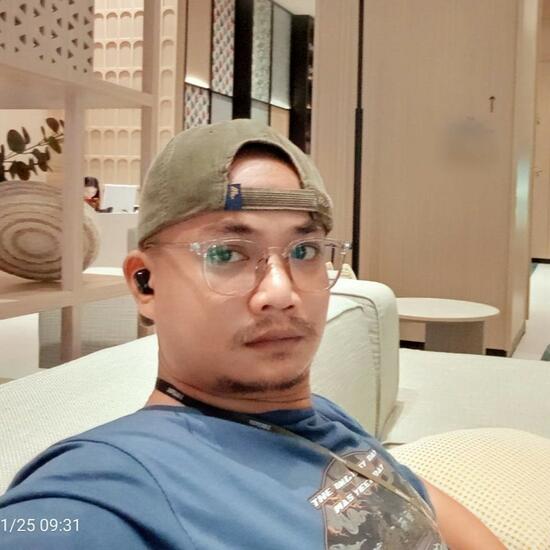สุรศักดิ์ อินทรง