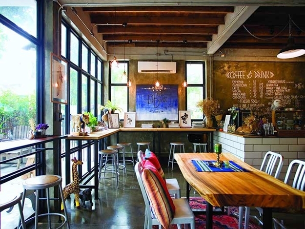 Blue Dye Café รีโนเวทบ้านเก่า เป็นร้านอาหารสไตล์อินดัสเทรียลลอฟท์