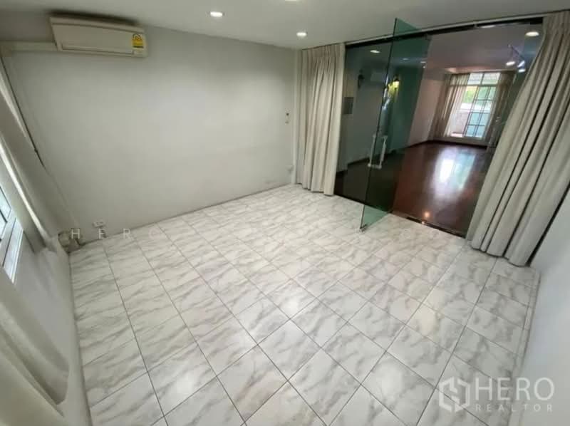 For Rent Shophouse near BTS Ekkamai Phra Khanong Nuea, Watthana, Bangkok bre17184, Bangkok, Phra Kanong Nua, Watthana, Bangkok, , 200 sqm, Shophouse For Rent, by Hero Realtor Co., Ltd., 10010052 - DDproperty.com