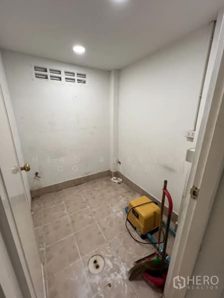 For Rent Shophouse near BTS Ekkamai Phra Khanong Nuea, Watthana, Bangkok bre17184, Bangkok, Phra Kanong Nua, Watthana, Bangkok, , 200 sqm, Shophouse For Rent, by Hero Realtor Co., Ltd., 10010052 - DDproperty.com