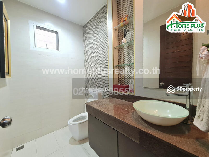 บ้านริมน้ำ 2 ชั้นพร้อมที่ดิน ถนนสวนผัก เขตตลิ่งชัน, Bangkok, สวนผัก, Taling Chan, Taling Chan, Bangkok, 4 Bedrooms, 440 sqm, Single Detached House For Sale, by คุณหนึ่ง, 10028167 - DDproperty.com