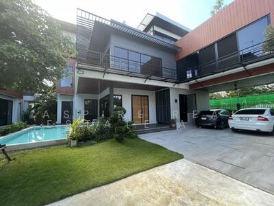 ขาย - บ้านเดี่ยว 2 หลัง ในซอยพัฒนาการ 58, กรุงเทพ