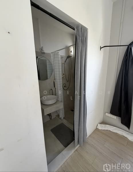 For Rent Retail Shophouse 400 sq.m. near BTS Ekkamai, Bangkok BRE17437, Bangkok, Phra Kanong, Khlong Toei, Bangkok, 6 Bedrooms, 400 sqm, Condo For Rent, by Hero Realtor Co., Ltd., 10074899 - DDproperty.com