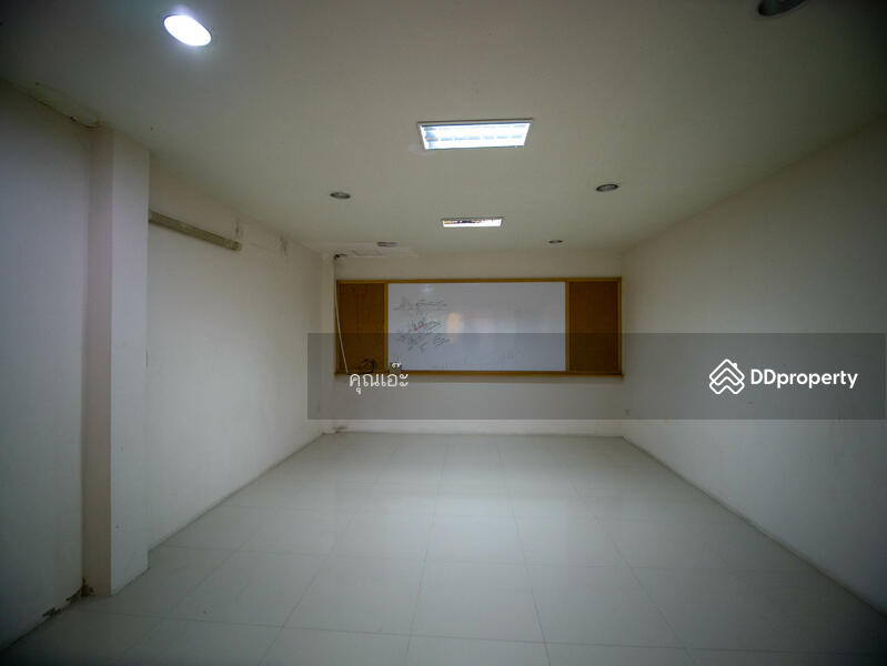 ขาย ทาวน์โฮม 3 ชั้น ธาราดี ติด ถ.ราชพฤกษ์ ที่ดินใหญ่ 132.2 ตร.ว.