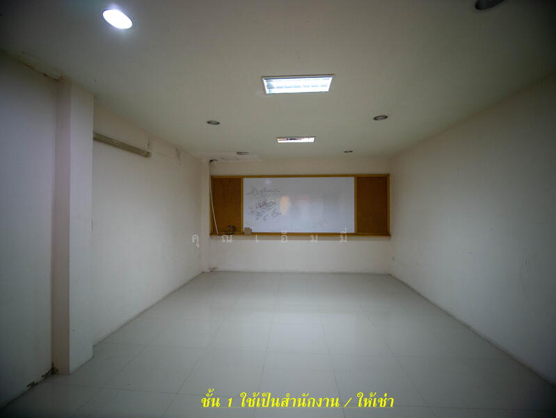 ขาย - ขาย !! ทาวน์โฮม 3 ชั้น โครงการ ธาราดี ติด ถ.ราชพฤกษ์ ที่ดินใหญ่ 132.2 ตร.ว. เหมาะทำสำนักงาน, นนทบุรี