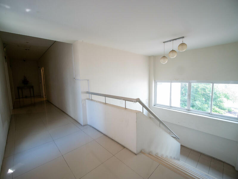 ขาย - ขาย !! ทาวน์โฮม 3 ชั้น โครงการ ธาราดี ติด ถ.ราชพฤกษ์ ที่ดินใหญ่ 132.2 ตร.ว. เหมาะทำสำนักงาน, นนทบุรี