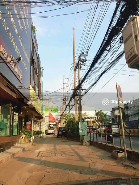 For Sale - สำนักงาน ถ.ลาดพร้าว 4 คูหา พื้นที่ 48 ตร.ว. 4.5 ชั้นกว้าง 12×16 มีดาดฟ้า พื้นที่ใช้สอย1,055 ตร.ม., Bangkok