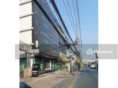 ขาย - สำนักงาน ถ.ลาดพร้าว 4 คูหา พื้นที่ 48 ตร.ว. 4.5 ชั้นกว้าง 12×16 มีดาดฟ้า พื้นที่ใช้สอย1,055 ตร.ม., กรุงเทพ