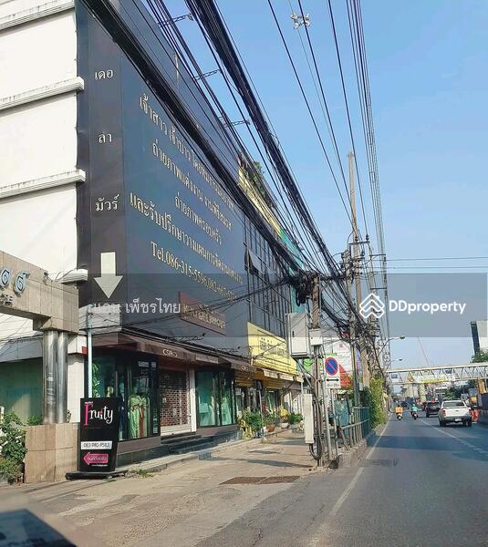 ขาย - สำนักงาน ถ.ลาดพร้าว 4 คูหา พื้นที่ 48 ตร.ว. 4.5 ชั้นกว้าง 12×16 มีดาดฟ้า พื้นที่ใช้สอย1,055 ตร.ม., กรุงเทพ