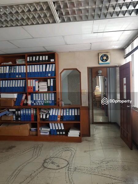 For Sale - สำนักงาน ถ.ลาดพร้าว 4 คูหา พื้นที่ 48 ตร.ว. 4.5 ชั้นกว้าง 12×16 มีดาดฟ้า พื้นที่ใช้สอย1,055 ตร.ม., Bangkok