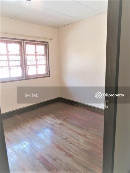 ห้องนอนกลาง ชั้น 2