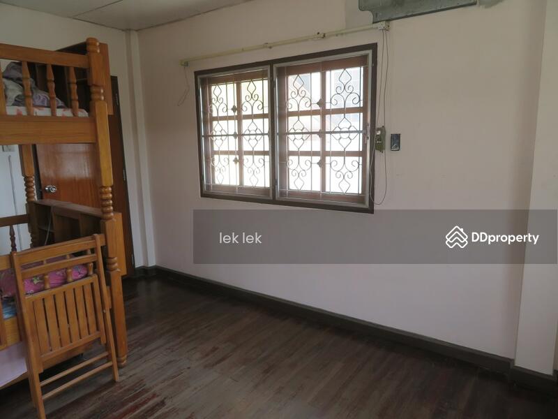 ห้องนอนด้านหน้า ชั้น 2