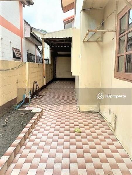 ด้านข้างตัวบ้าน