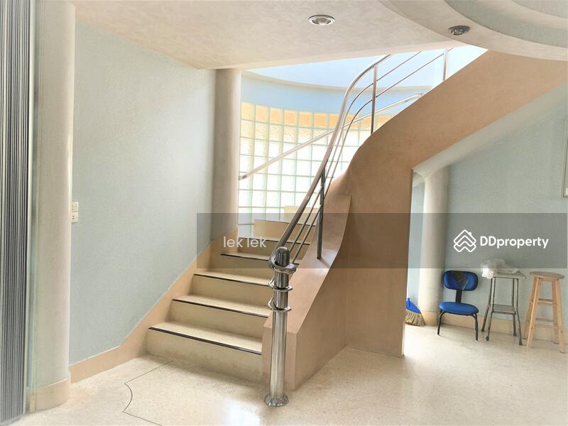 ทางขึ้นชั้น 2