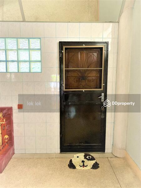 ประตูหลังบ้าน