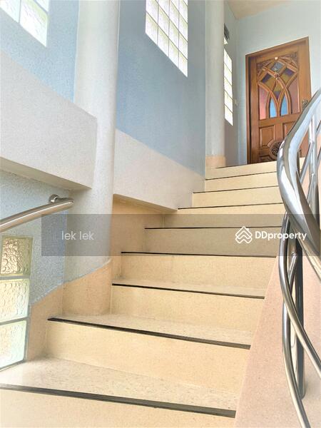 ทางขึ้นชั้น 2