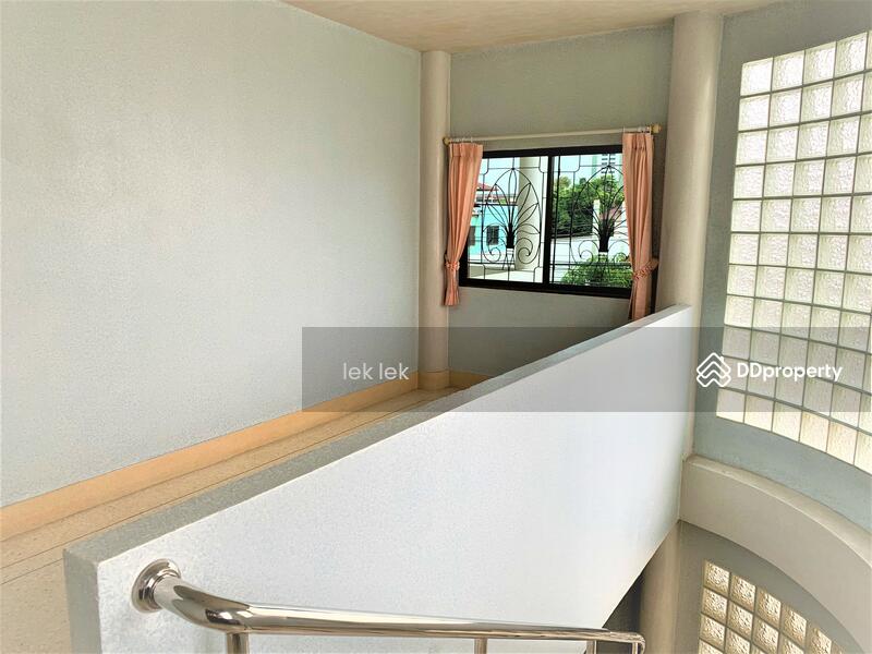 ชั้น 2 /โถงพระ