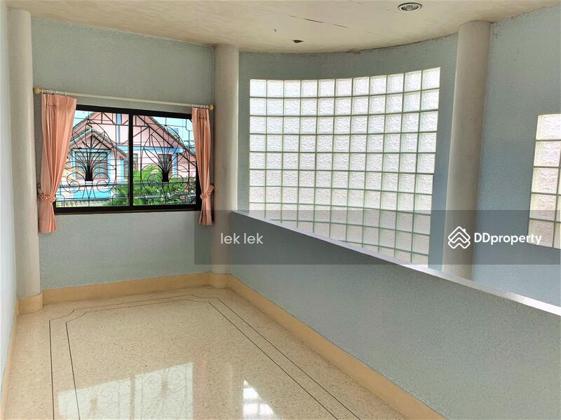 ชั้น 2 /โถงพระ