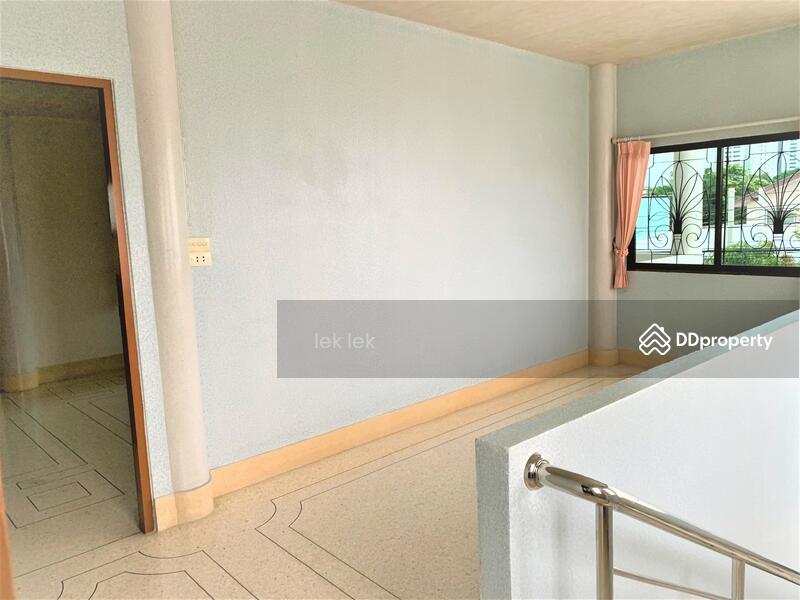 ชั้น 2 /โถงพระ