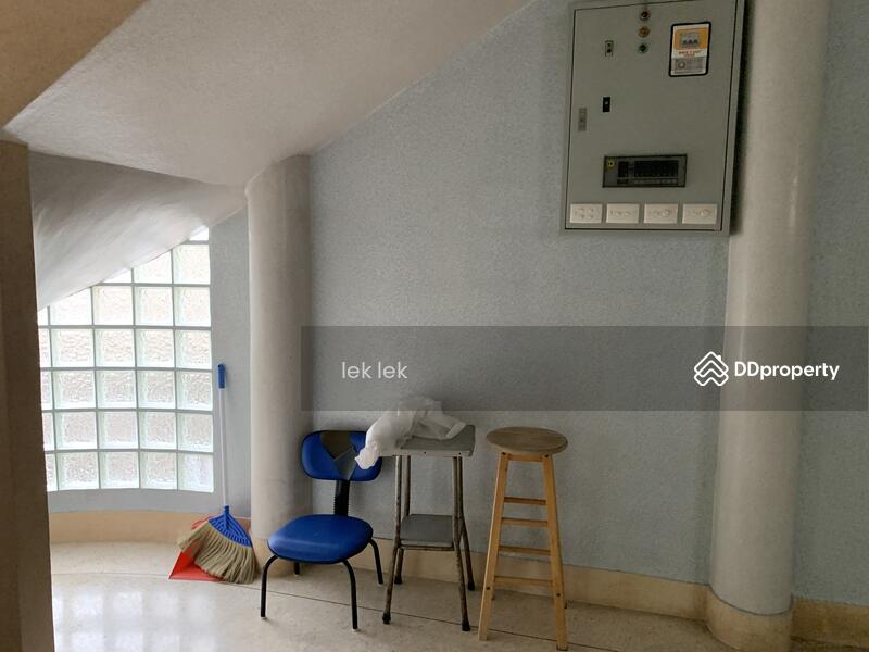 ใต้บันได