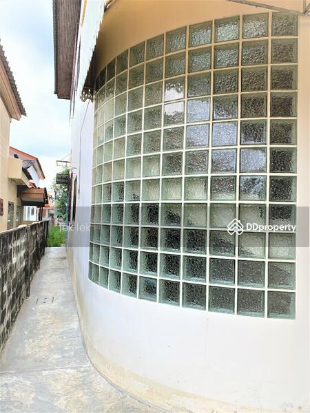 ด้านข้างตัวบ้าน