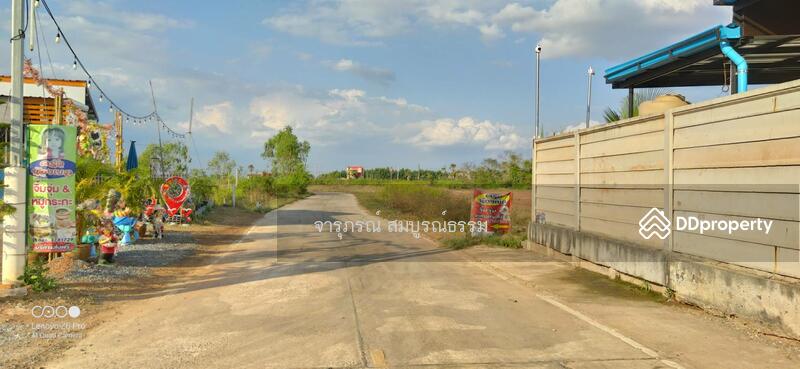 ถนนคอนกรีตทางเข้าก่อนถึงทรัพย์