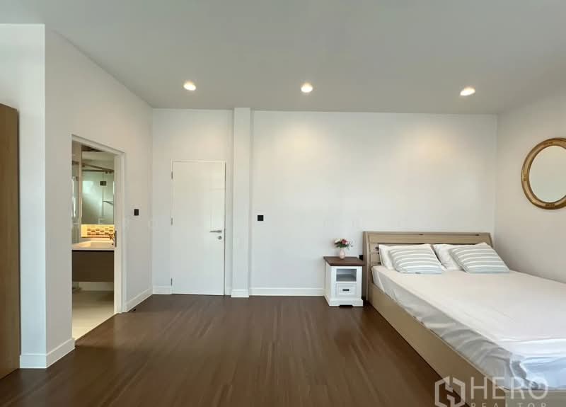 For Rent 4 Bedroom Detached House in Setthasiri Krungthep Kreetha, Bang Kapi Bangkok BRE18051, Bangkok, Hua Mak, Bang Kapi, Bangkok, 4 Bedrooms, 193 sqm, Single Detached House For Rent, by Hero Realtor Co., Ltd., 10345031 - DDproperty.com