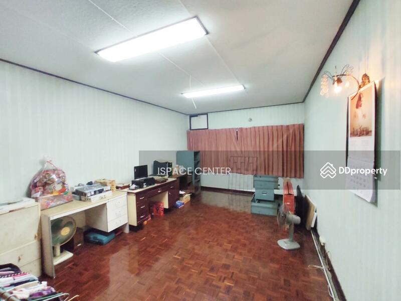 For Sale & Rent: A 5-story commercial building with a private rooftop, located in Soi Yukol1, Bangkok, 14 ซอยยุคล1 บำรุงเมือง, Wat Thep Sirin, Pom Prap Sattru Phai, Bangkok, , 400 sqm, Shophouse For Sale, by Prakaimas Lapsomboonnanon (Ying), 10357727 - DDproperty.com
