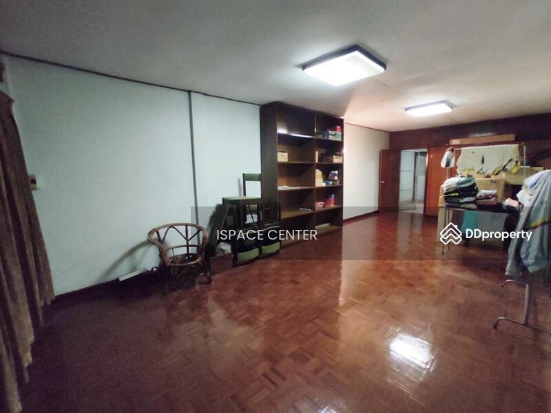 For Sale & Rent: A 5-story commercial building with a private rooftop, located in Soi Yukol1, Bangkok, 14 ซอยยุคล1 บำรุงเมือง, Wat Thep Sirin, Pom Prap Sattru Phai, Bangkok, , 400 sqm, Shophouse For Sale, by Prakaimas Lapsomboonnanon (Ying), 10357727 - DDproperty.com