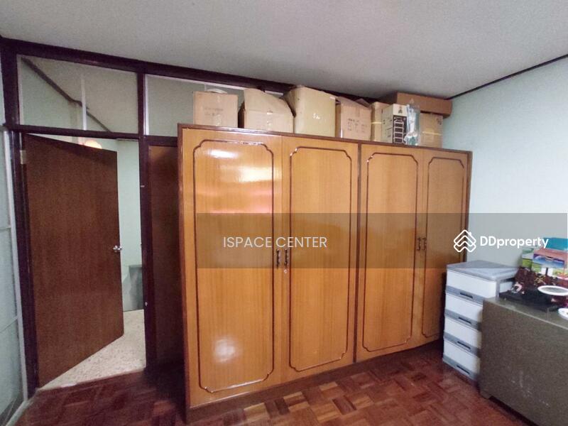 For Sale & Rent: A 5-story commercial building with a private rooftop, located in Soi Yukol1, Bangkok, 14 ซอยยุคล1 บำรุงเมือง, Wat Thep Sirin, Pom Prap Sattru Phai, Bangkok, , 400 sqm, Shophouse For Sale, by Prakaimas Lapsomboonnanon (Ying), 10357727 - DDproperty.com