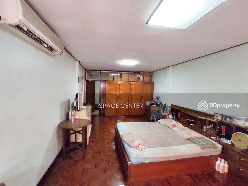 For Sale & Rent: A 5-story commercial building with a private rooftop, located in Soi Yukol1, Bangkok, 14 ซอยยุคล1 บำรุงเมือง, Wat Thep Sirin, Pom Prap Sattru Phai, Bangkok, , 400 sqm, Shophouse For Sale, by Prakaimas Lapsomboonnanon (Ying), 10357727 - DDproperty.com