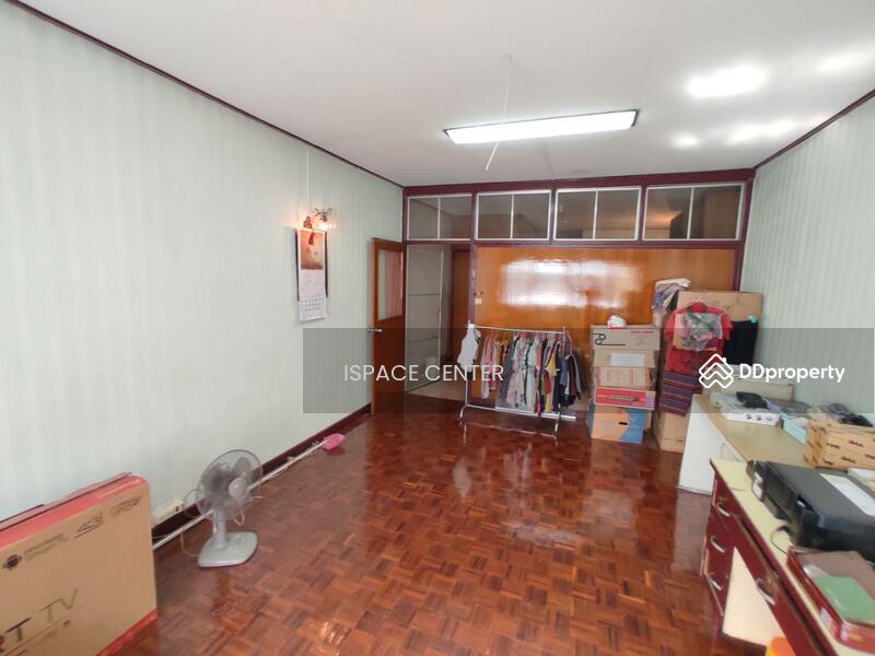 For Sale & Rent: A 5-story commercial building with a private rooftop, located in Soi Yukol1, Bangkok, 14 ซอยยุคล1 บำรุงเมือง, Wat Thep Sirin, Pom Prap Sattru Phai, Bangkok, , 400 sqm, Shophouse For Sale, by Prakaimas Lapsomboonnanon (Ying), 10357727 - DDproperty.com