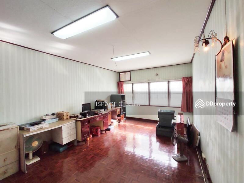For Sale & Rent: A 5-story commercial building with a private rooftop, located in Soi Yukol1, Bangkok, 14 ซอยยุคล1 บำรุงเมือง, Wat Thep Sirin, Pom Prap Sattru Phai, Bangkok, , 400 sqm, Shophouse For Sale, by Prakaimas Lapsomboonnanon (Ying), 10357727 - DDproperty.com