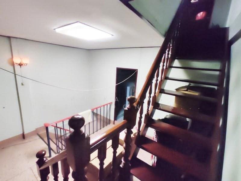 For Sale & Rent: A 5-story commercial building with a private rooftop, located in Soi Yukol1, Bangkok, 14 ซอยยุคล1 บำรุงเมือง, Wat Thep Sirin, Pom Prap Sattru Phai, Bangkok, , 400 sqm, Shophouse For Sale, by Prakaimas Lapsomboonnanon (Ying), 10357727 - DDproperty.com