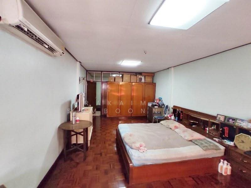 For Sale & Rent: A 5-story commercial building with a private rooftop, located in Soi Yukol1, Bangkok, 14 ซอยยุคล1 บำรุงเมือง, Wat Thep Sirin, Pom Prap Sattru Phai, Bangkok, , 400 sqm, Shophouse For Sale, by Prakaimas Lapsomboonnanon (Ying), 10357727 - DDproperty.com