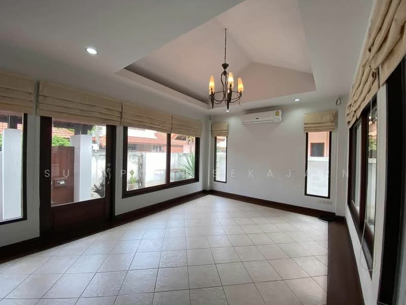 หมู่บ้านอบอุ่น, Nonthaburi, Bang Yai, Nonthaburi, 5 Bedrooms, 300 sqm, Single Detached House For Rent, by Supaporn Sekajarn, 10395625 - DDproperty.com