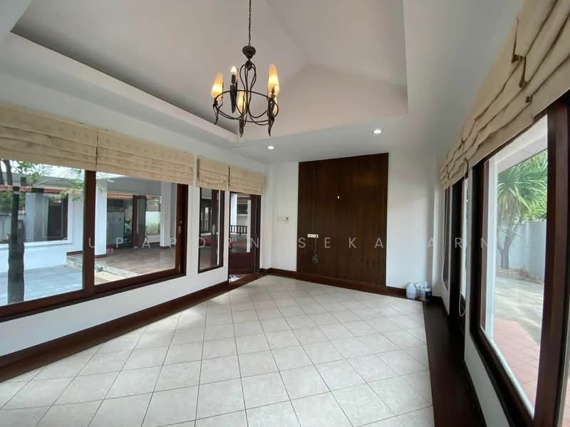 หมู่บ้านอบอุ่น, Nonthaburi, Bang Yai, Nonthaburi, 5 Bedrooms, 300 sqm, Single Detached House For Rent, by Supaporn Sekajarn, 10395625 - DDproperty.com