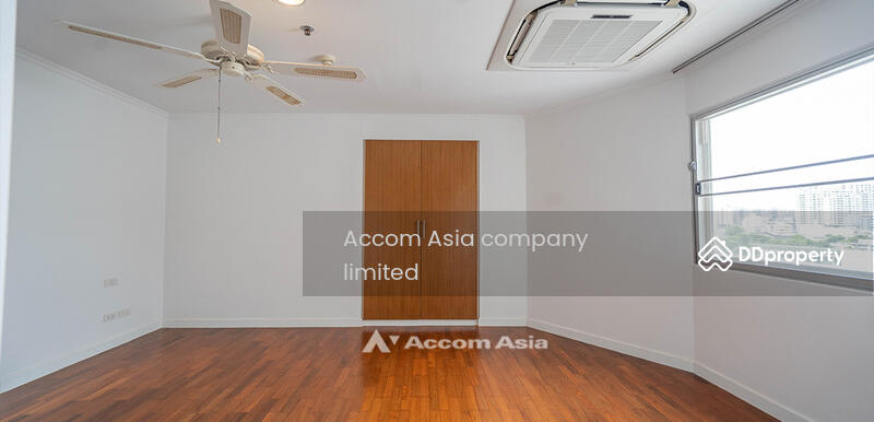 Perfect life in Bangkok