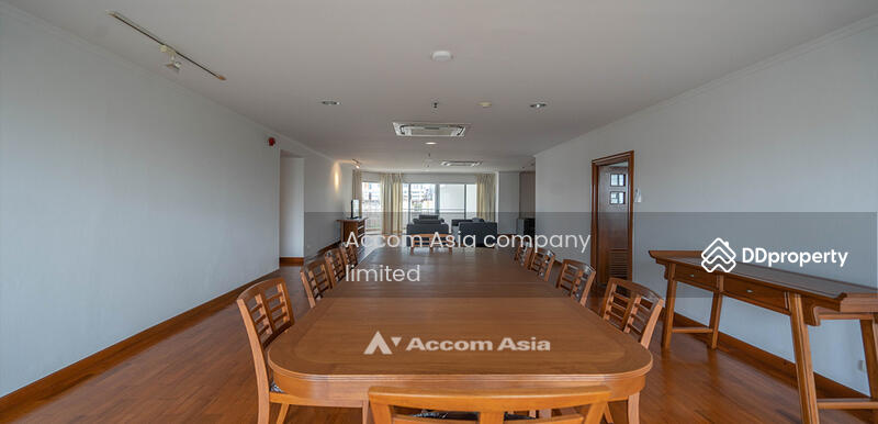 Perfect life in Bangkok