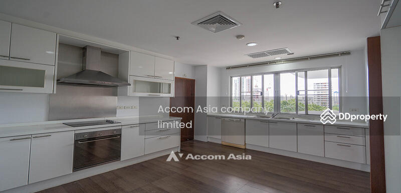 Perfect life in Bangkok