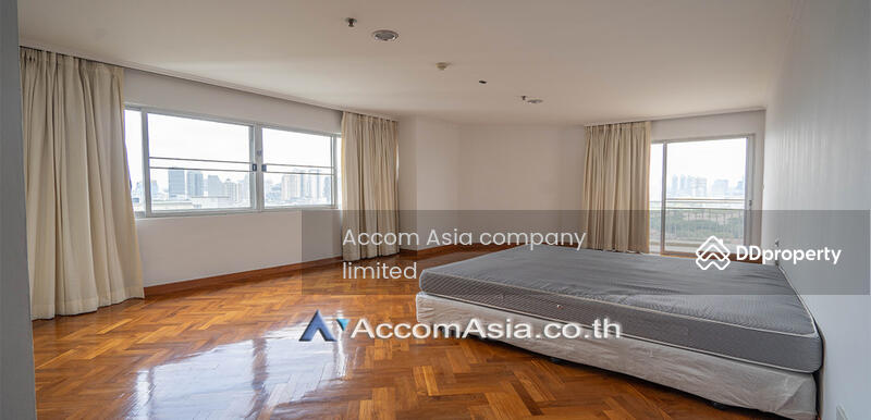 Perfect life in Bangkok