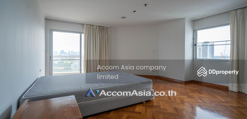 Perfect life in Bangkok