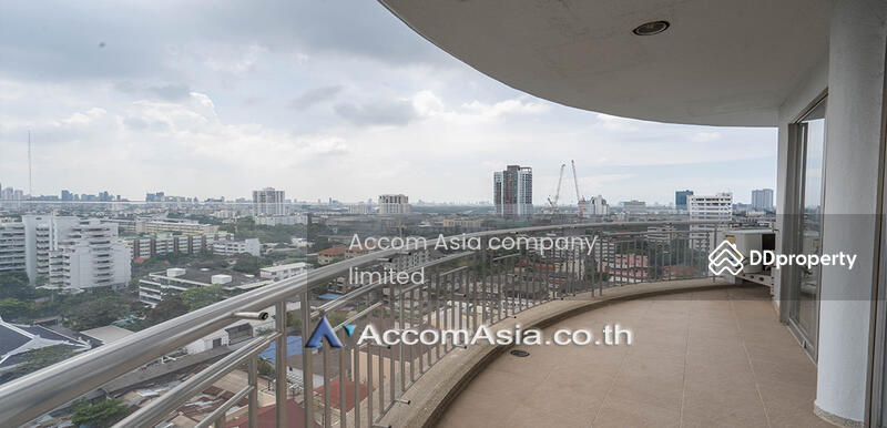 Perfect life in Bangkok