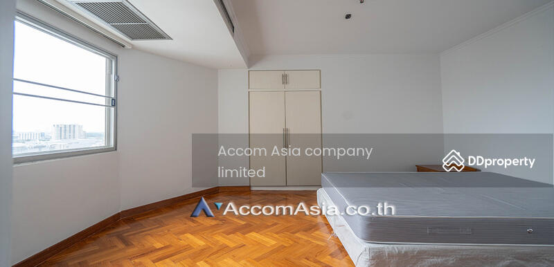 Perfect life in Bangkok