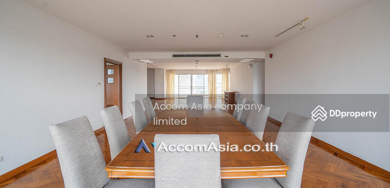 Perfect life in Bangkok