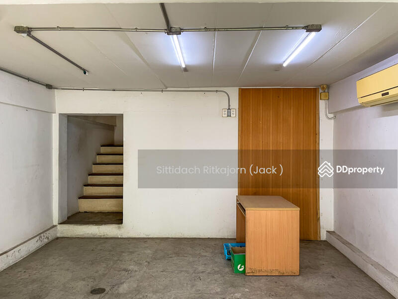 ขาย - ขายด่วนมากโฮมออฟฟิศเก่า ย่านลาดพร้าว 5ชั้น ใกล้โรงเรียนสตรีวิทยา 2, กรุงเทพ