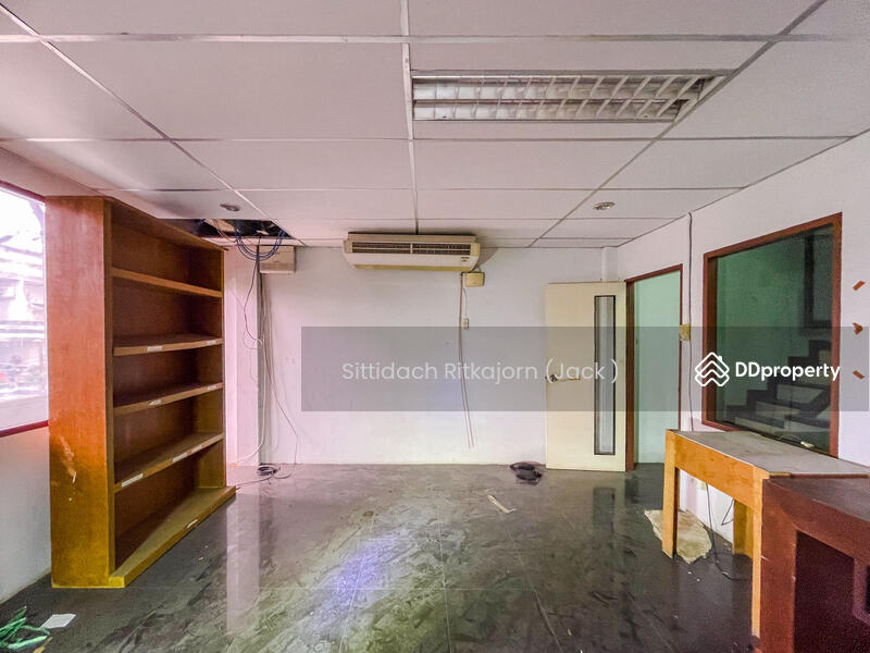 ขาย - ขายด่วนมากโฮมออฟฟิศเก่า ย่านลาดพร้าว 5ชั้น ใกล้โรงเรียนสตรีวิทยา 2, กรุงเทพ