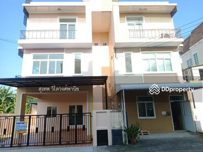 ขาย - หมู่บ้านลภาวัน17 ทาวน์โฮมแฝด 3 ชั้น 39 วา หลังมุมทำเลดีมากเข้าออกได้ 2 ทางถนนราชพฤกษ์และท่าอิฐ, นนทบุรี