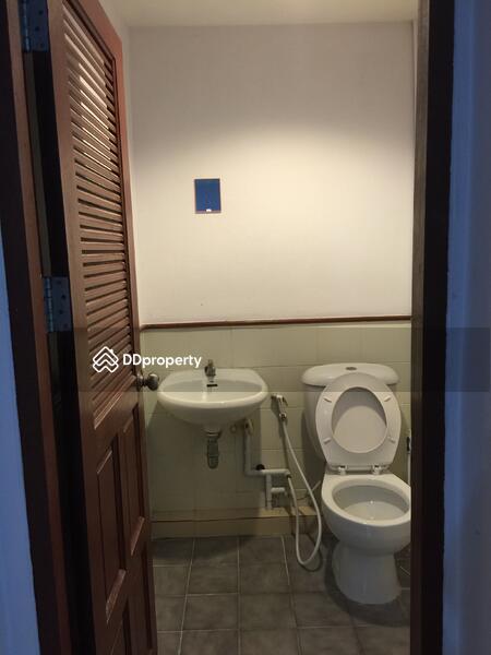 ห้องน้ำชั้นล่าง
